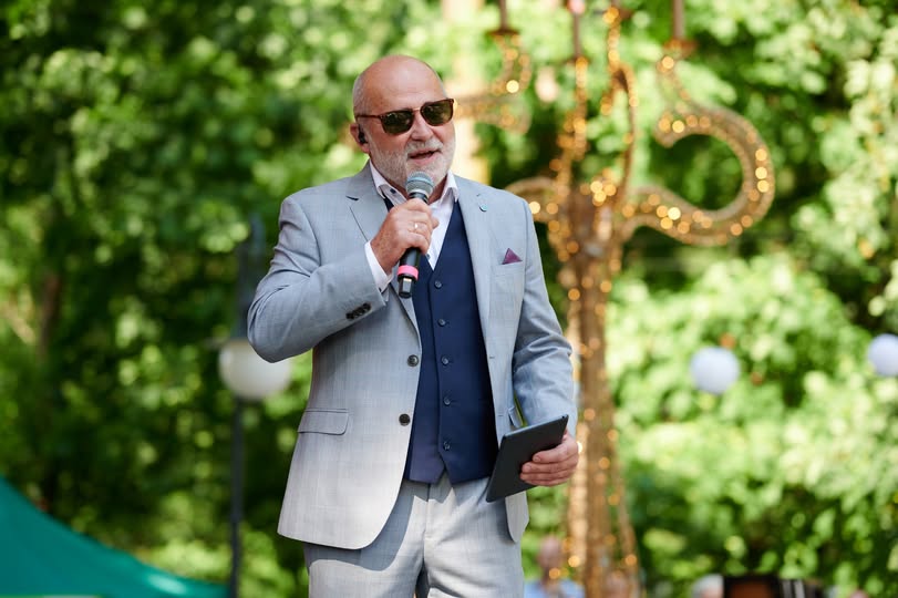 Mariusz Zieliński - lektor w profesjonalnym studiu nagrań